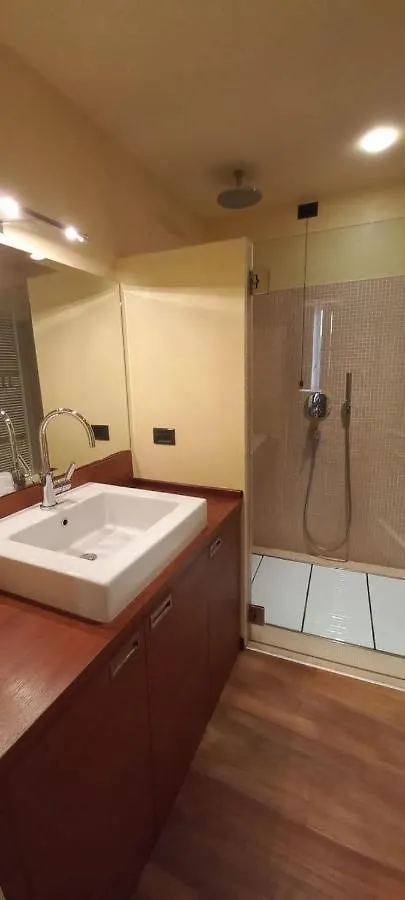 Daisy Apartment In Centro A Como