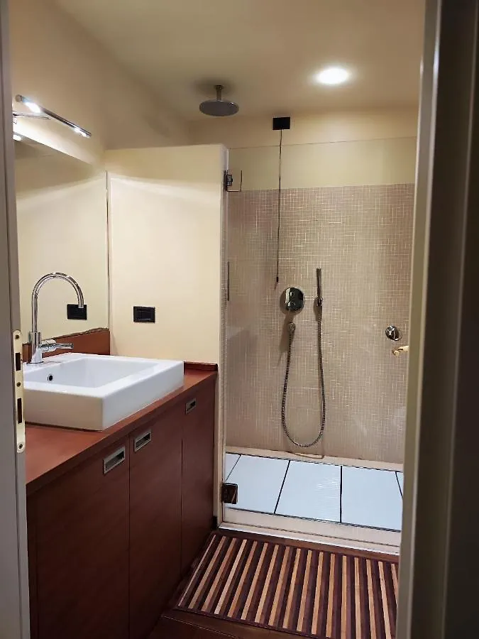 Daisy Apartment In Centro A كومو 0*,